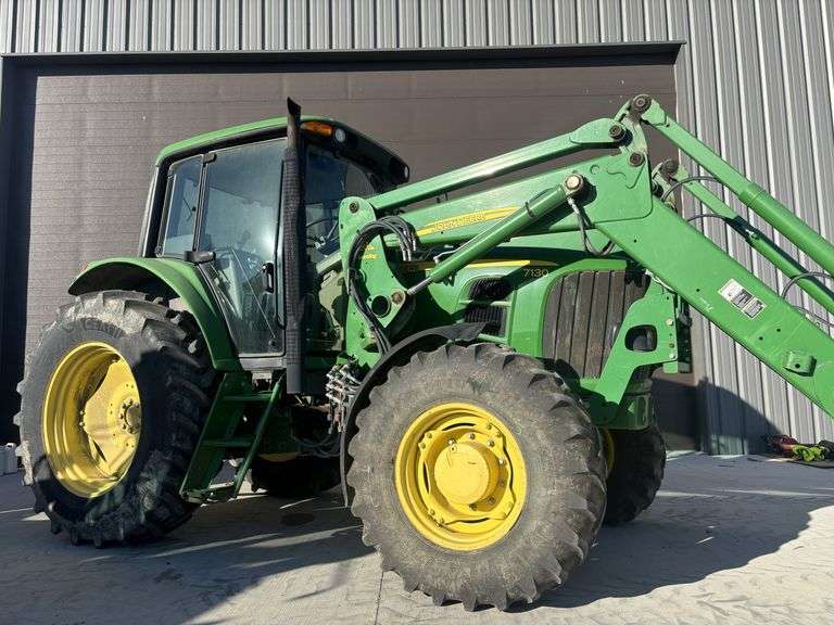 John Deere 7130 Loader Tractor