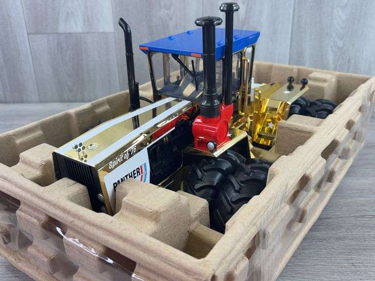 Steiger PTA325 ‘Spirit Of ‘76’ 4WD Duals, 1/16, Gold Chrome