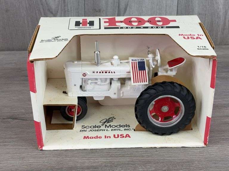 IH McCormick Farmall M NF, 1/16, 2002 100 Yrs Demo IH Co.