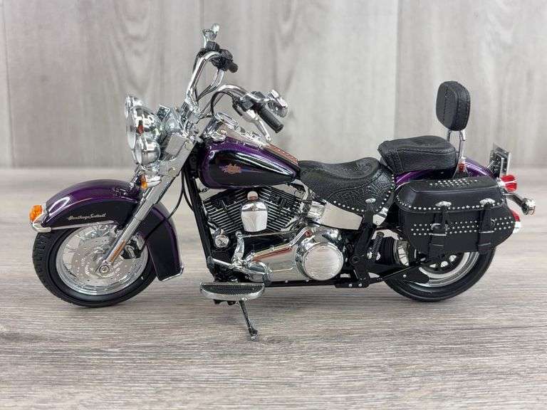 Harley Davidson Heritage Softail FLSTC Motorcycle, 1/12