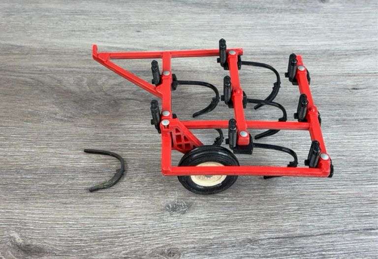 International Minimum Tillage Plow, 1/16, Ertl