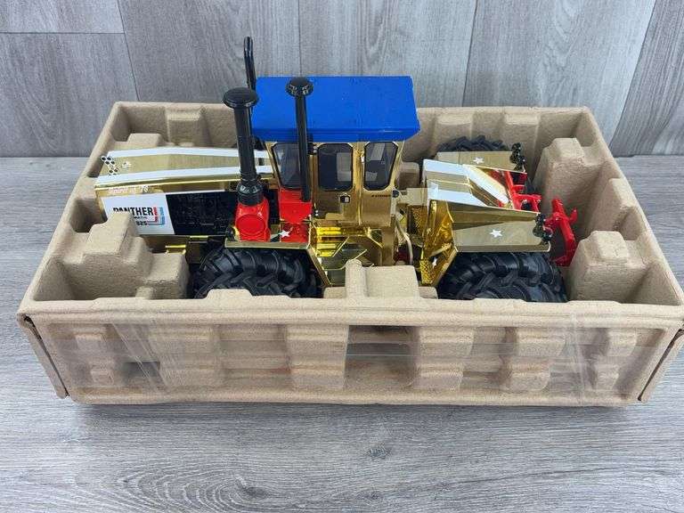 Steiger PTA325 ‘Spirit Of ‘76’ 4WD Duals, 1/16, Gold Chrome