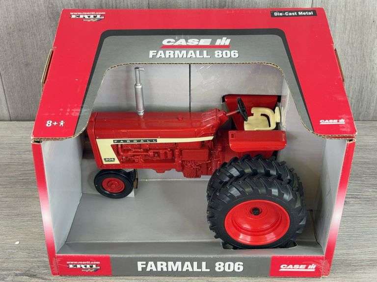 IH McCormick Farmall 806 NF Duals, 1/16, Ertl Britains