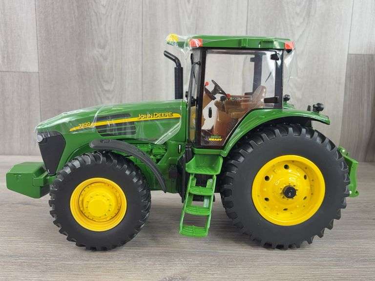 John Deere 7820 MFWD, 1/16, 2004 Farm Show, Ertl