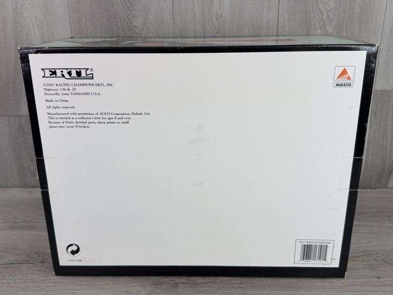 Allis-Chalmers D-17 W/New Idea Picker, 1/16, Precision Series 8