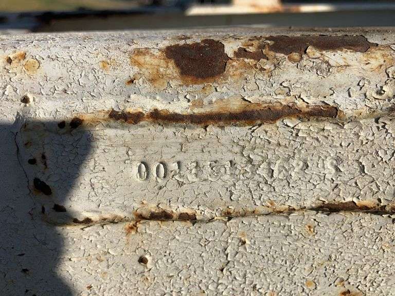 Willmar 600 Fertilizer Spreader - 50’ Spread