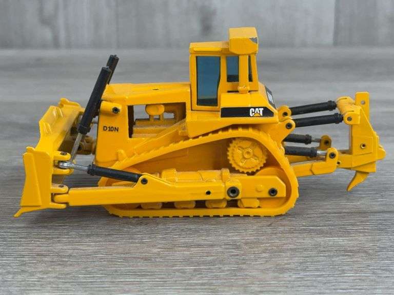 Caterpillar D10N Crawler W/Blade & Ripper, 1/70, Joal