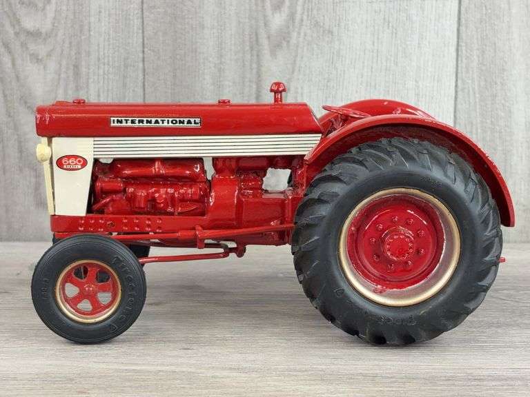 International 660 WF Diesel, 1/16, 1989 MI Farm Toys Show