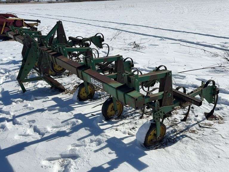John Deere 825 Row Cultivator