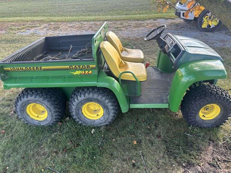 John Deere 6x4 Gator