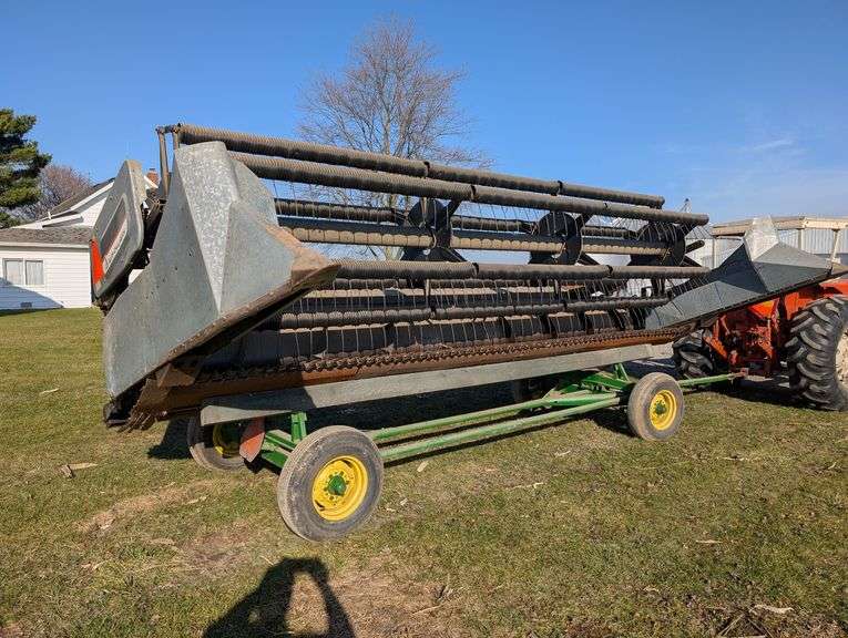 Allis Chalmers Gleaner 318 Grain Head - 18-ft