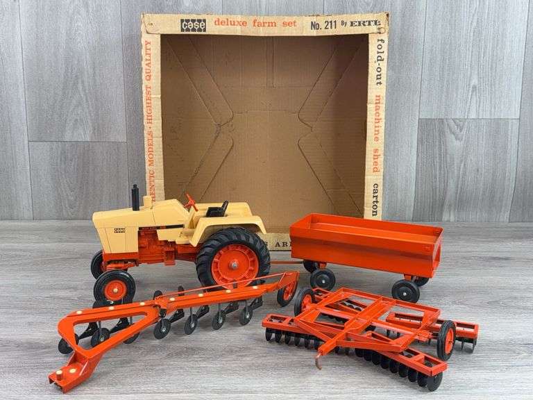 Case 1070 WF Agri King Deluxe Farm Set, No. 211, 1/16, Original Box