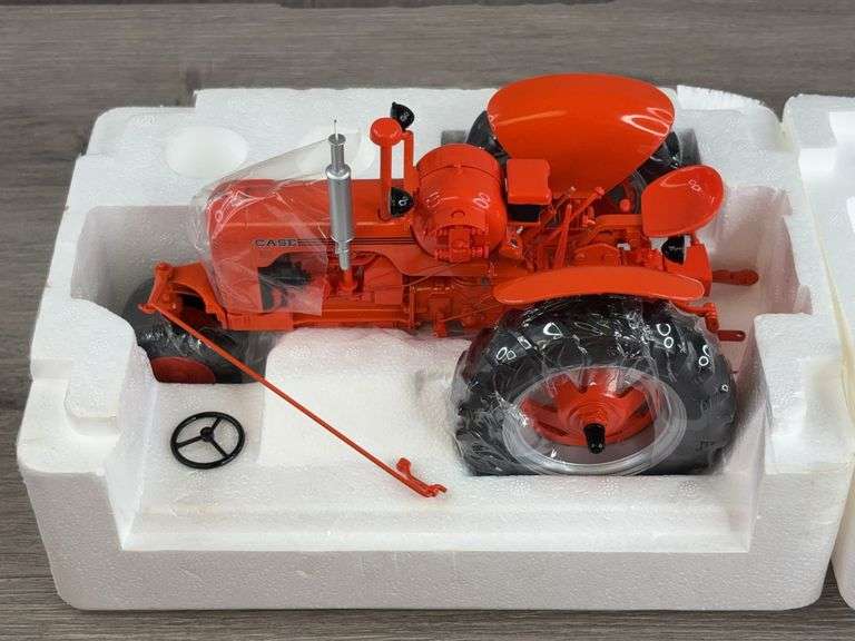 Case DC-3 LP NF, 1/16, SpecCast, Broken Steering Column