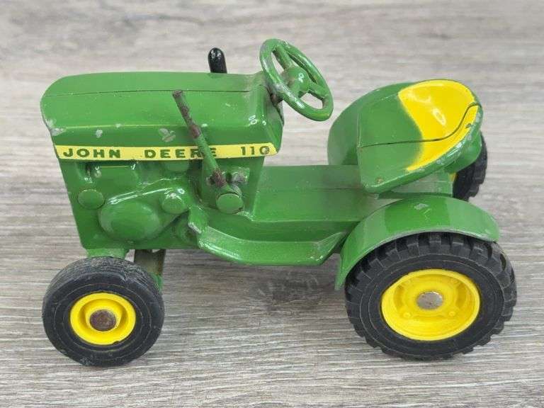 John Deere 110 Lawn & Garden Tractor, 1/16, Ertl