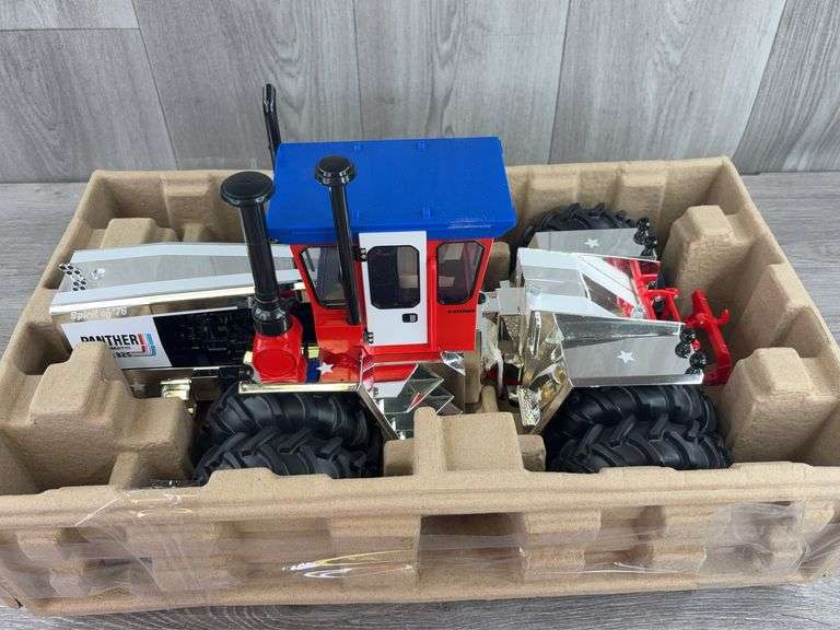 Steiger PTA325 ‘Spirit Of ‘76’ 4WD Duals, 1/16, Silver Chrome