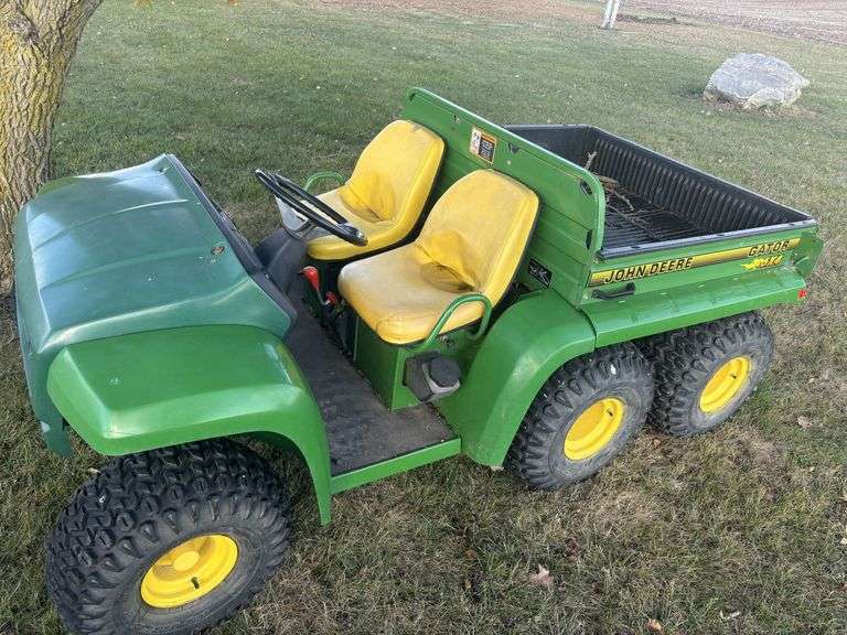John Deere 6x4 Gator
