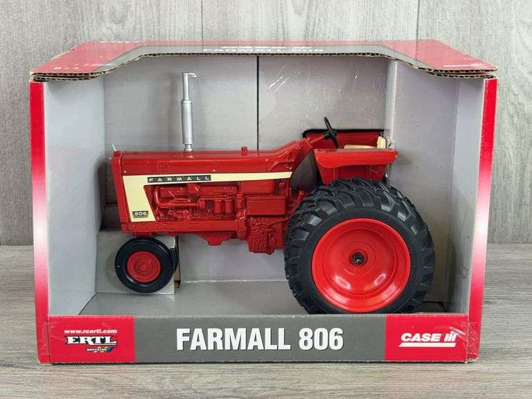IH McCormick Farmall 806 NF Duals, 1/16, Ertl Britains