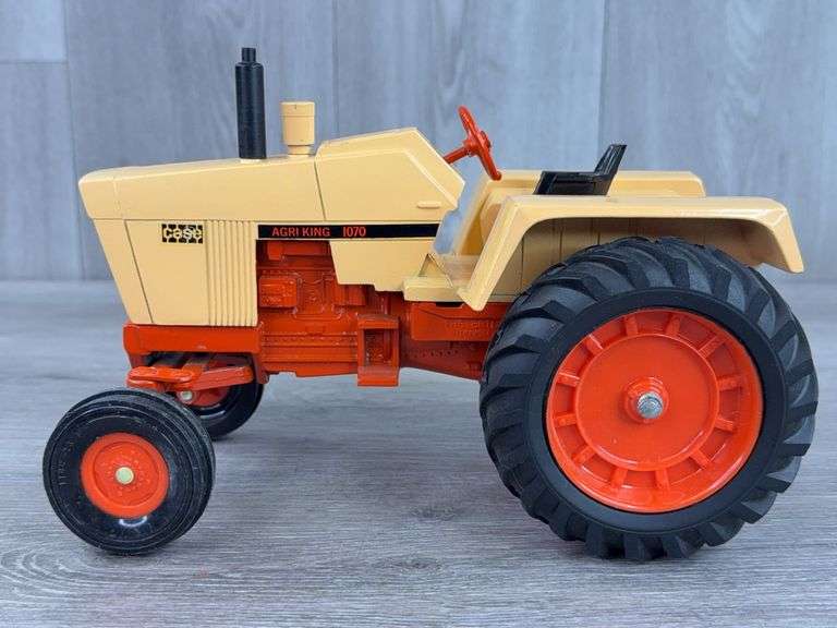 Case 1070 WF Agri King Deluxe Farm Set, No. 211, 1/16, Original Box