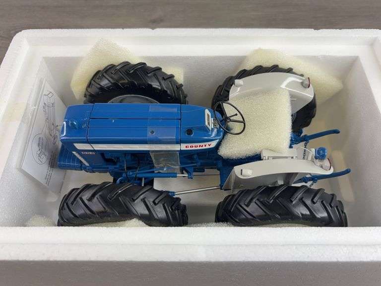 County 654 Super 4, 1/16, Universal Hobbies