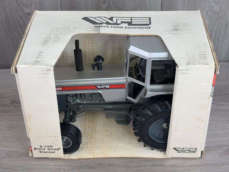 White Farm Equipment 2-135 Field Boss WF, 1/16