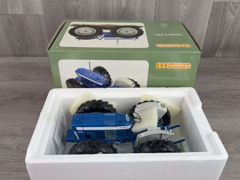 County 654 Super 4, 1/16, Universal Hobbies