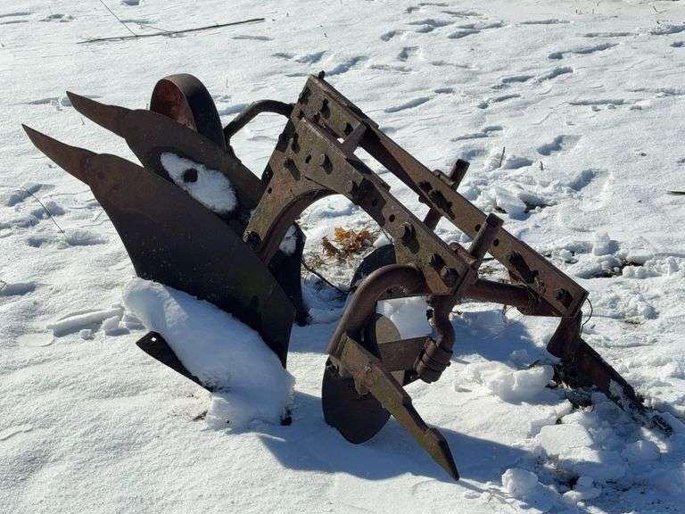 International Fast Hitch 2 Bottom Plow