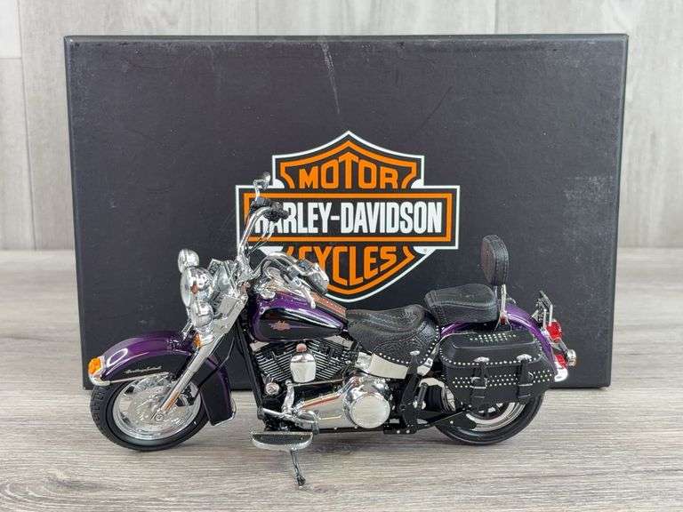 Harley Davidson Heritage Softail FLSTC Motorcycle, 1/12