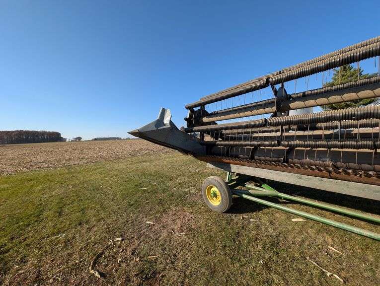 Allis Chalmers Gleaner 318 Grain Head - 18-ft