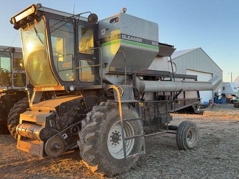 Gleaner M3 Combine