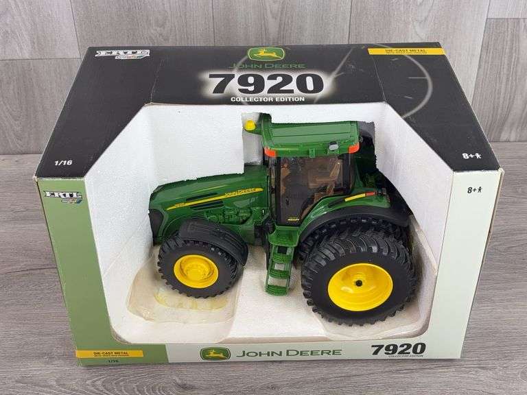 John Deere 7920 Tractor