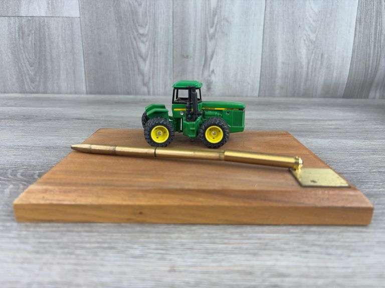 John Deere 8850 4WD Duals-Ertl On Plaque, 1/64