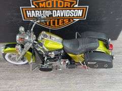 Harley Davidson Road King  FLHRC Motorcycle, 1/12