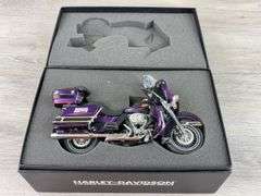 Harley Davidson Ultra Classic FLHTCU Motorcycle, 1/12