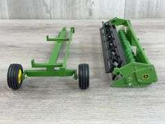 John Deere Grain Head-1/24 & Cart, Custom, 14 1/2” Long