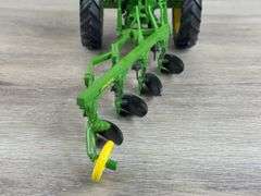 John Deere 620 LP NF W/4 Bottom Plow, 1/16
