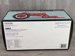 IH McCormick Farmall MD W/No. 31 Power Loader, 1/16