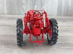 IH McCormick Farmall MD W/No. 31 Power Loader, 1/16