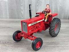 International Farmall 826 WF W/Miss Charlotte, #6, 1/16