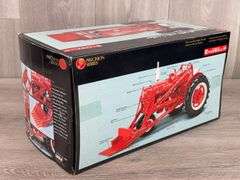 IH McCormick Farmall MD W/No. 31 Power Loader, 1/16