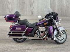 Harley Davidson Ultra Classic FLHTCU Motorcycle, 1/12