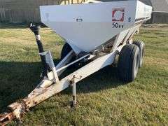 Willmar 600 Fertilizer Spreader - 50’ Spread