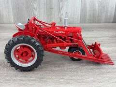 IH McCormick Farmall MD W/No. 31 Power Loader, 1/16