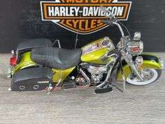 Harley Davidson Road King  FLHRC Motorcycle, 1/12