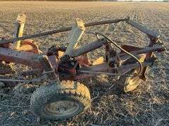 International 710, 5 Bottom Plow