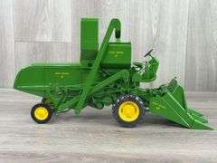 John Deere 45 Combine W/10 Corn Head, 1/16, Prestige Collection