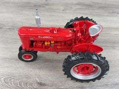IH McCormick Farmall MD W/Loader Attachment, 1/16