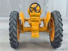 Minneapolis-Moline M670 LP WF, Fenders Not Original