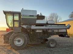 Gleaner M3 Combine