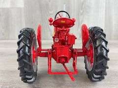 IH McCormick Farmall MD W/Loader Attachment, 1/16