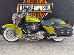 Harley Davidson Road King  FLHRC Motorcycle, 1/12